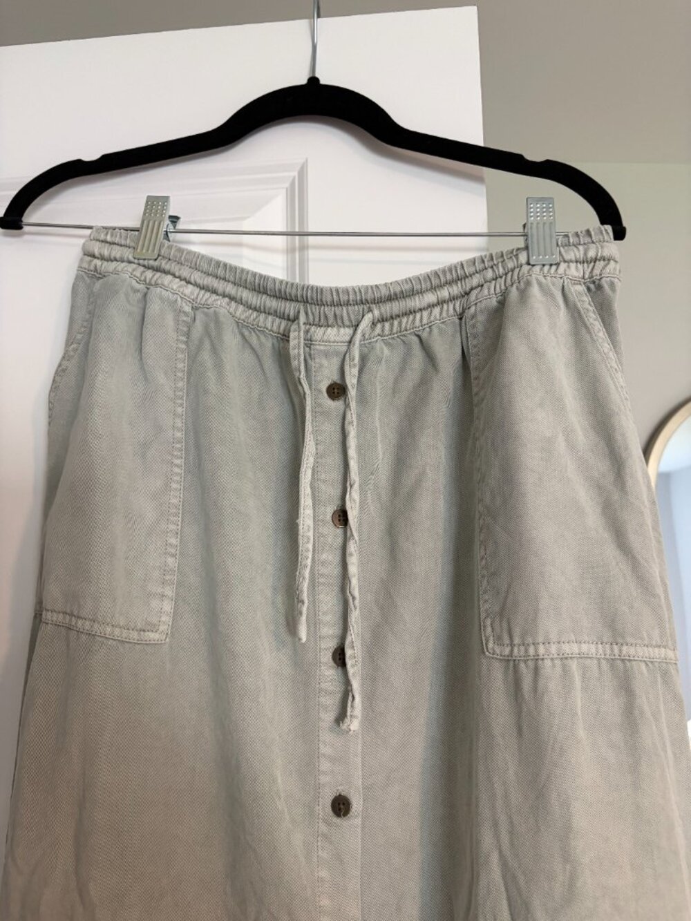 C&C California Light Green Midi Button Down Skirt Size Large - Picture 2 of 4